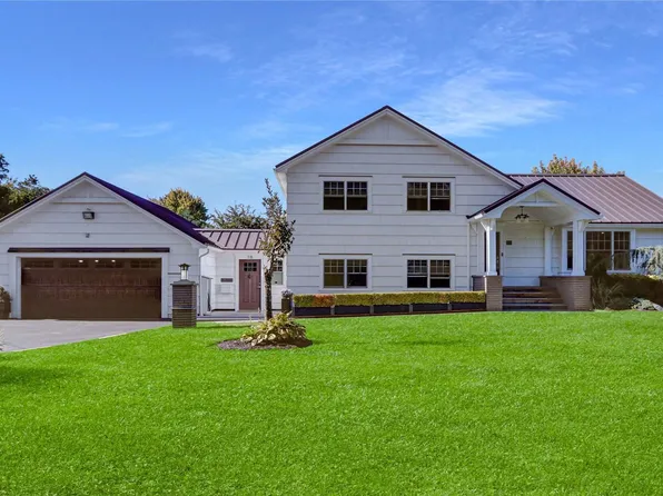 18 Hemlock Lane, Bay Shore, NY 11706