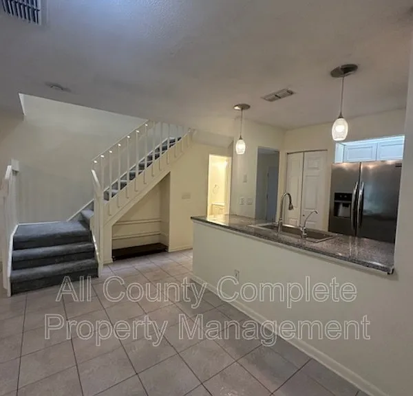 8550 Sturbridge Cir W — Photo 2