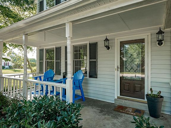 4th image of 400 Wells Ln