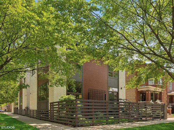 3721 W Roscoe St, Chicago, IL 60618