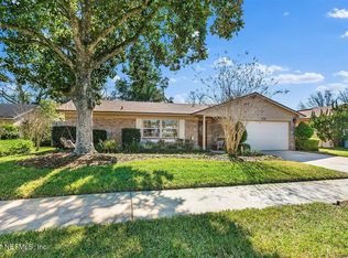 8536 Graybar Dr, Jacksonville, FL 32221