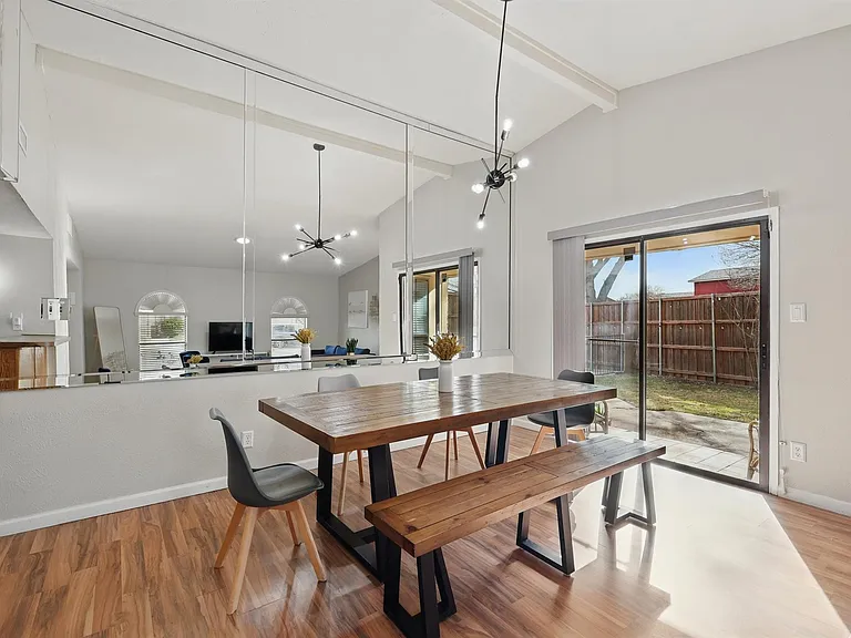 3454 Livingston Ln — Photo 3