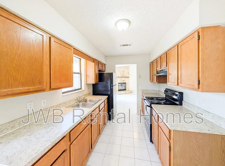 6073 Cranberry Ln E — Photo 2