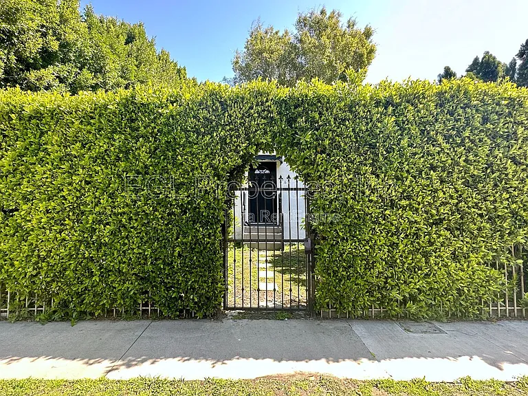358 N San Vicente Blvd — Photo 21