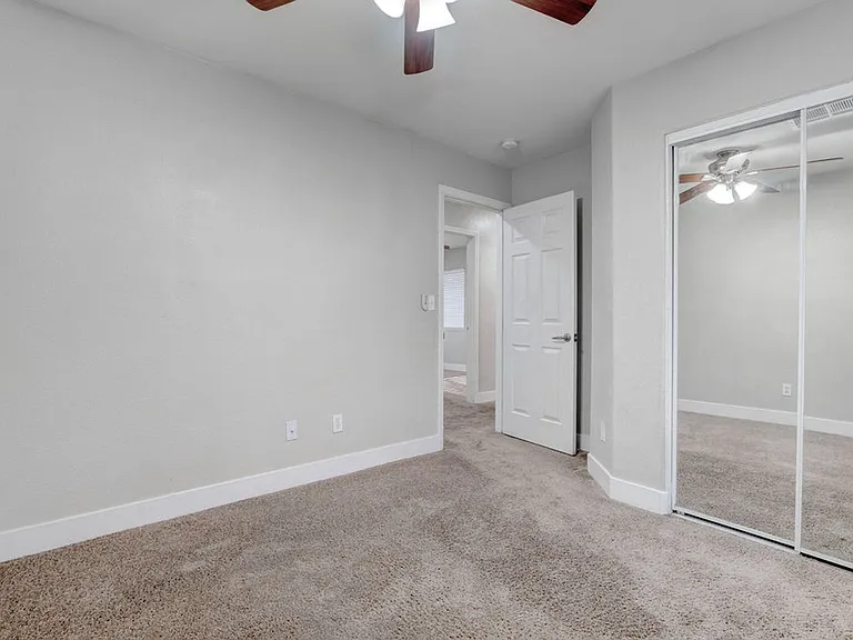 6469 Abbey Door Ct — Photo 46