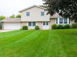 440 Scarlet Hawthorn Ct, Brookfield, WI 53045