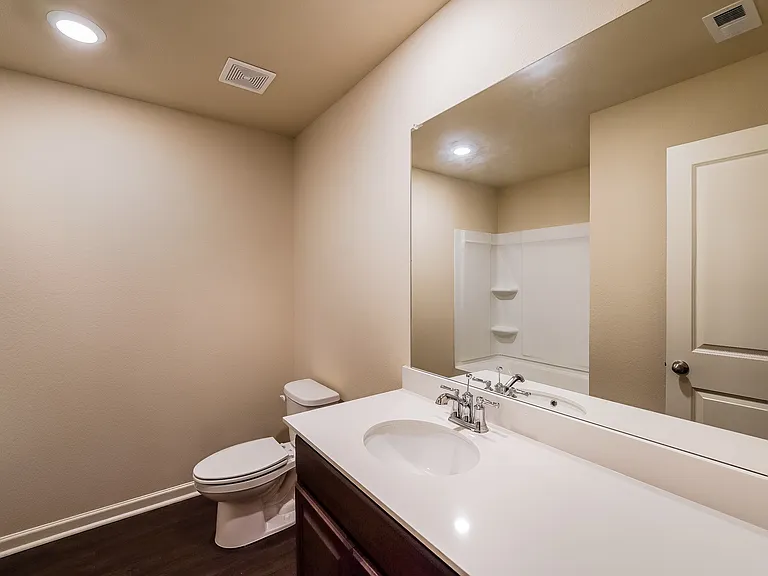484 Clover Cir — Photo 13