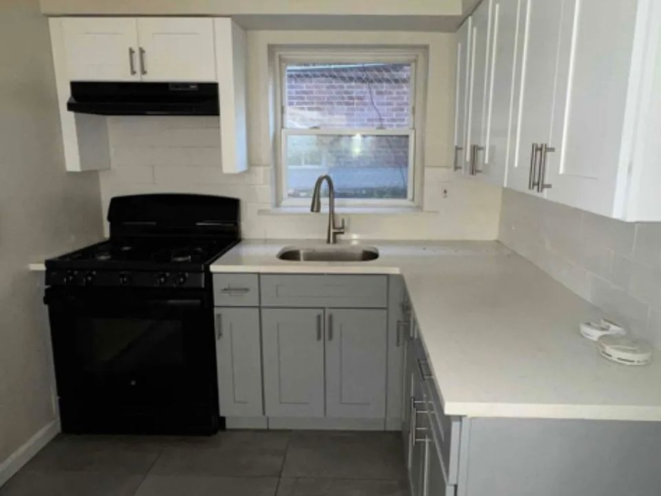 1st image of 9 Smith St Floor 2