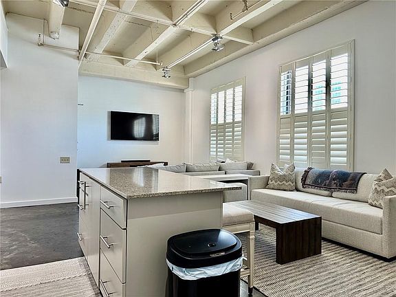 5th image of 835 Julia St APT 7