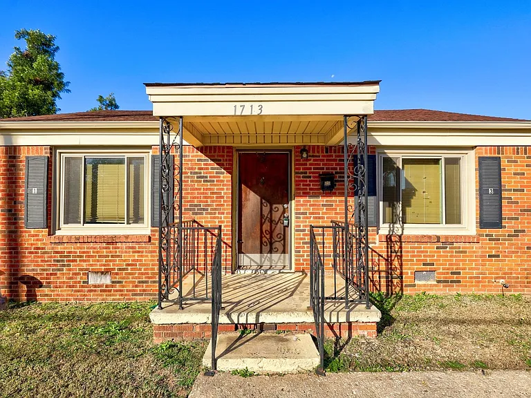 1713 N Page Ave — Photo 1