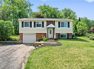 102 Wallridge Dr, Coraopolis, PA 15108