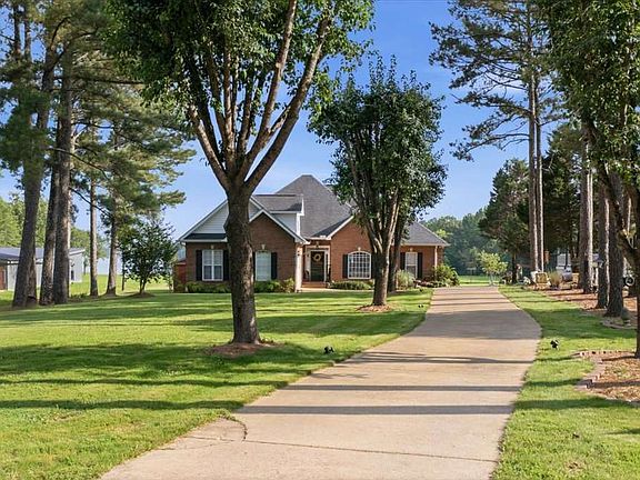 4th image of 1590 County Road 136