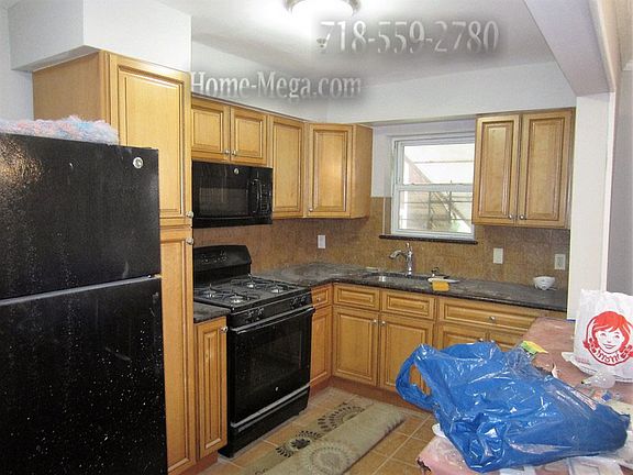 4th image of 22587 Murdock Ave