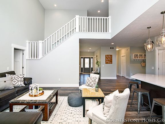 2nd image of 4380 S Oak Pointe Ct NE