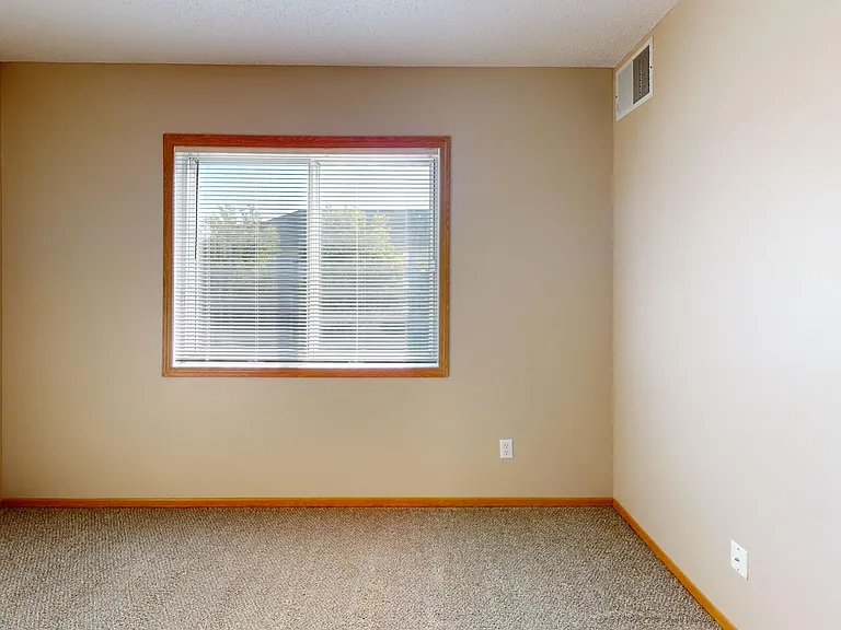 Dakota Park Apartments — Photo 28