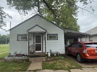 613 E 4th Ave, Winfield, KS 67156