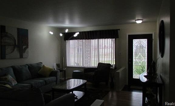 5th image of 34709 Ackley Dr