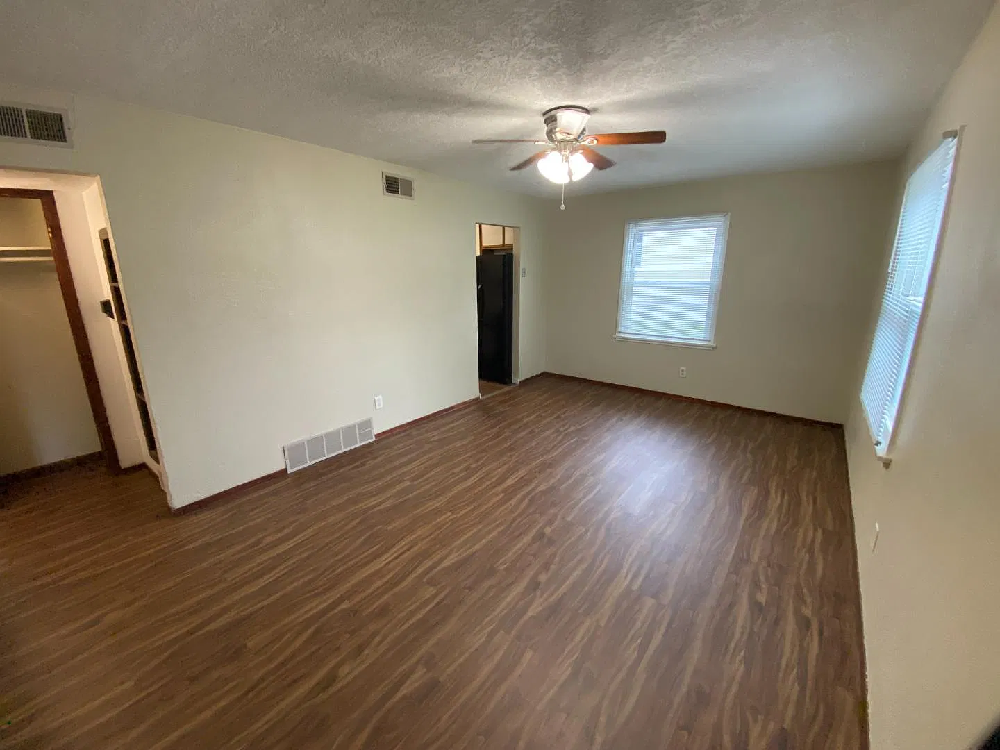 3006 S Summit Ave — Photo 3
