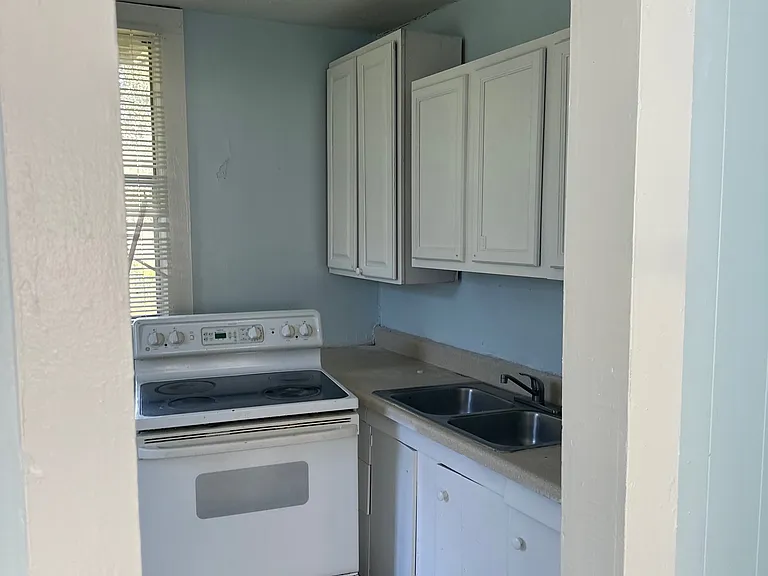 3033 Thomas St — Photo 17
