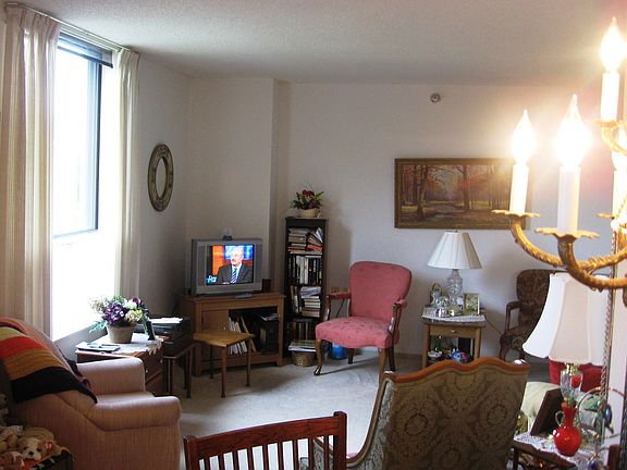 5th image of 6615 Lake Shore Dr #516