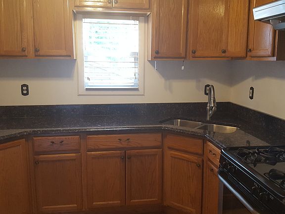 3rd image of 624 Linden Ave