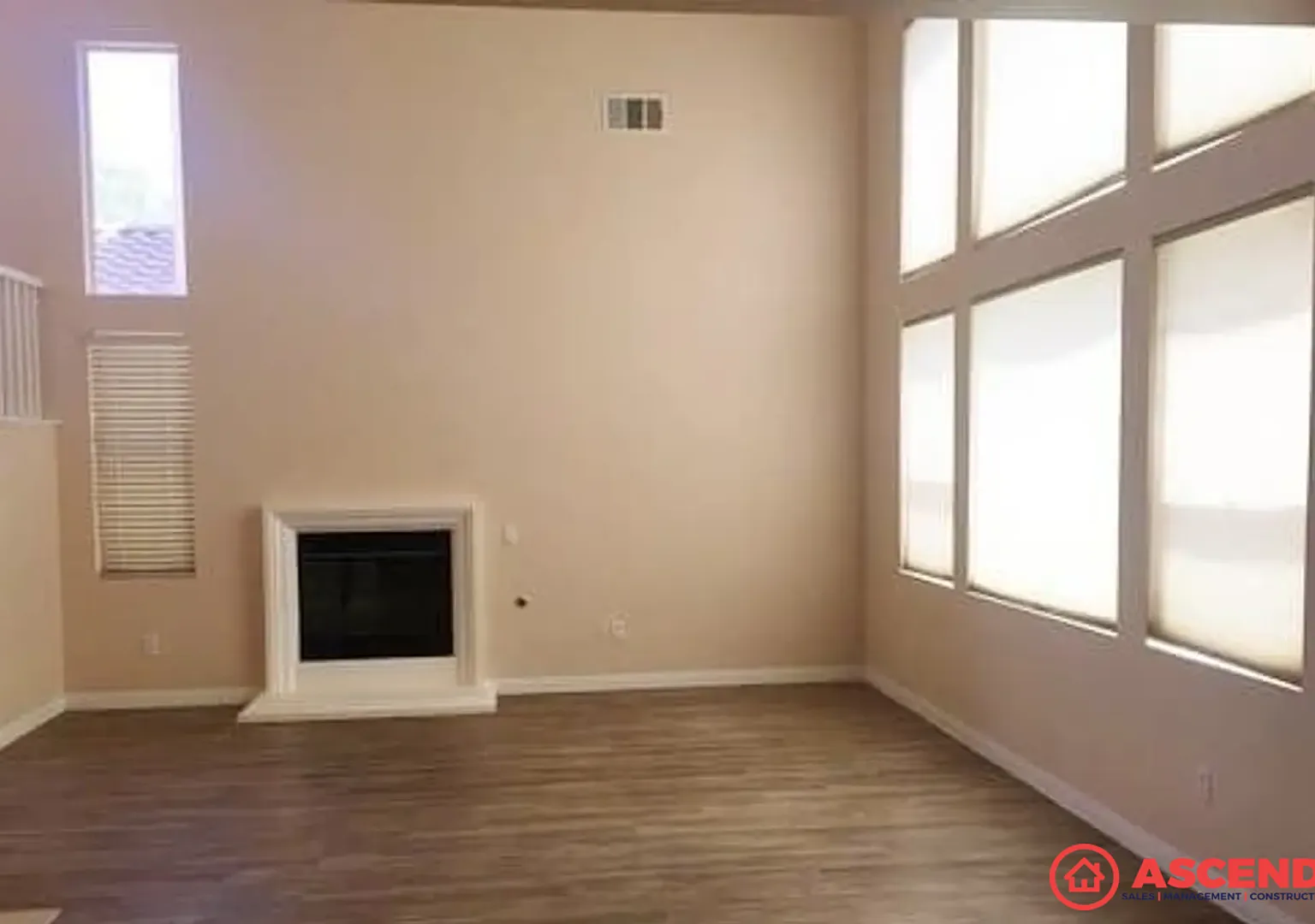 Charming 4-Bedroom, 2.5-Bath Home in 93311 Gardener Included! — Photo 2
