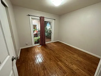Guest room with access to Sunroom
