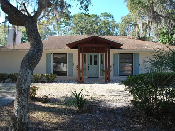 215 N Bay Shore Dr, Eastpoint, FL 32328