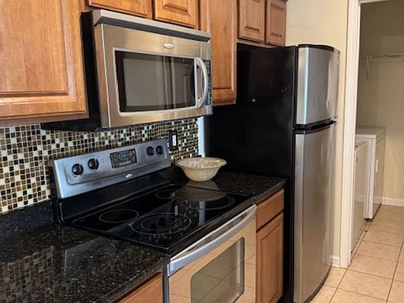 4th image of 4421 Jaybird Cir #206