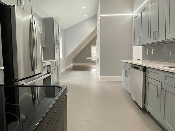 4th image of 97 Sheffield Ave Floor 3