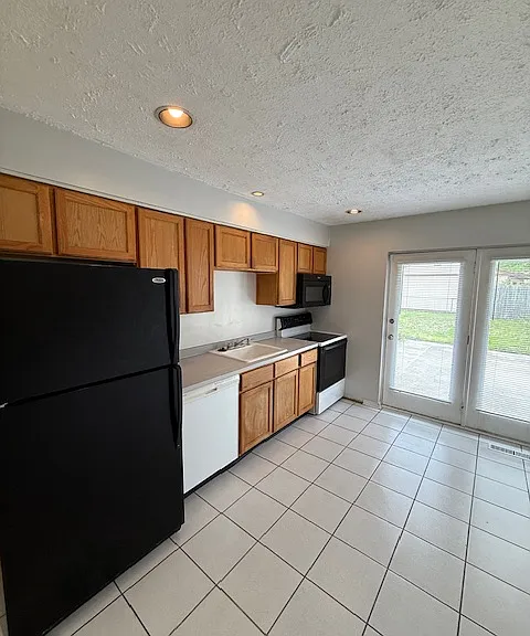 35633 Seville St — Photo 10