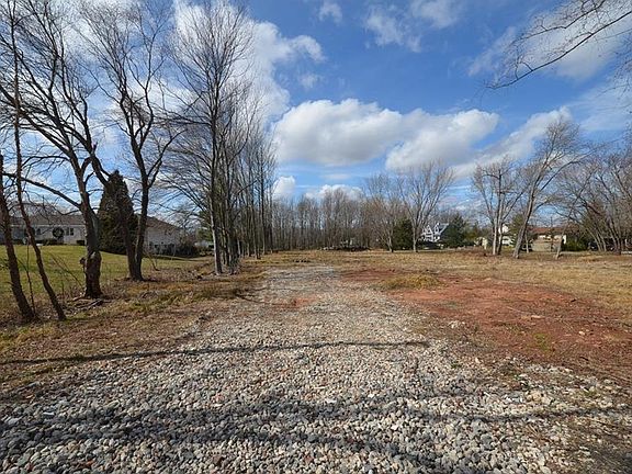 3rd image of 351 Spotswood Gravel Hill Rd