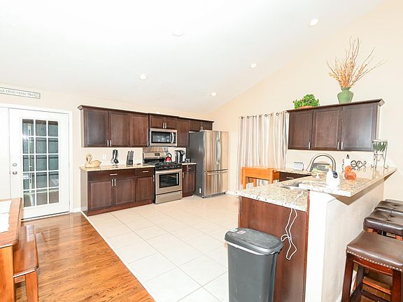 3rd image of 110 Carolina St