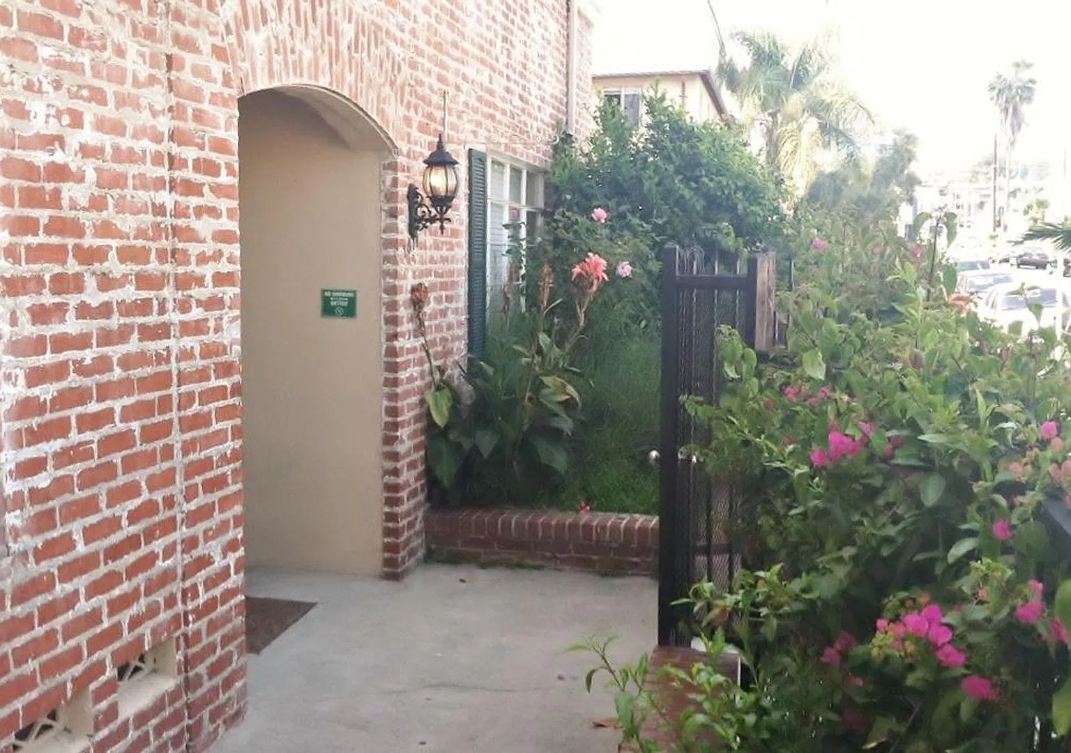 1811 Wilcox — Photo 1