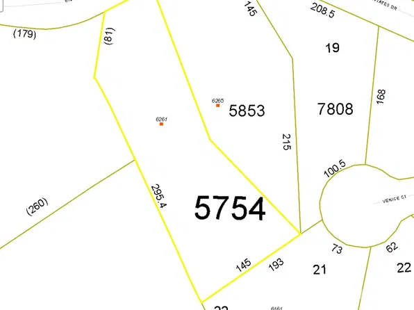 6261 Riviera Run Estates Dr, Hickory, NC 28601