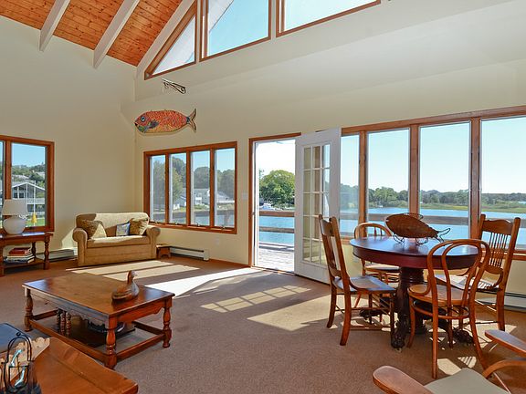 3rd image of 675 Windy Point Ln