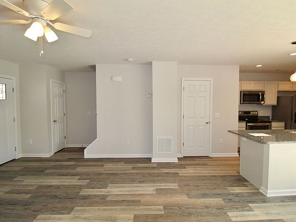 3rd image of 3015 Locust Grove Ct