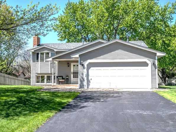 2682 Guthrie Ave N, Oakdale, MN 55128