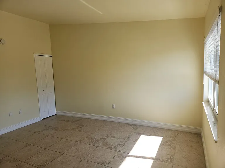 3175 Royalston Ave #105 — Photo 9