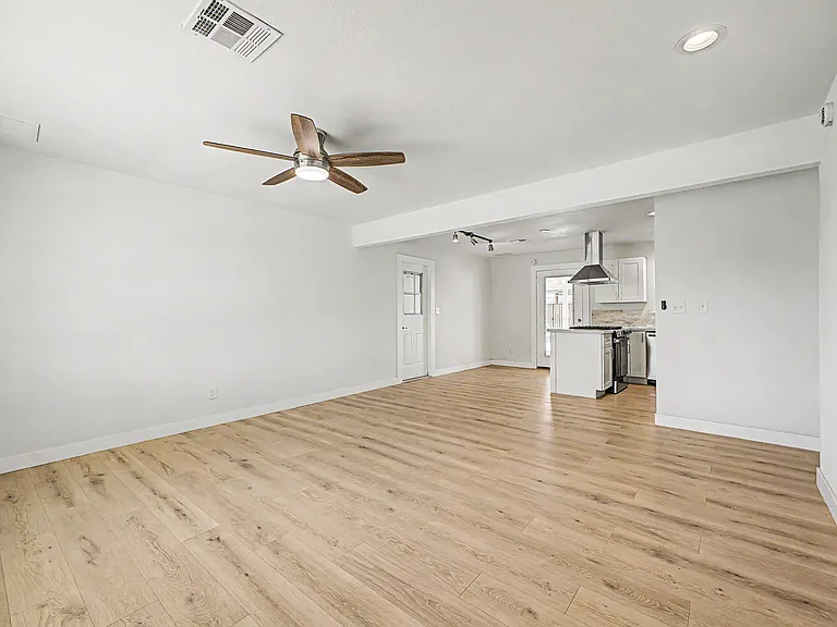2526 W Orchid Ln — Photo 6