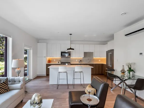 2330 Sooke Rd #10, Colwood, BC V9B 1X7