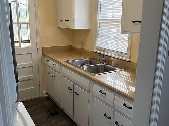 4th image of 3519 Shirlwood Ave #3519