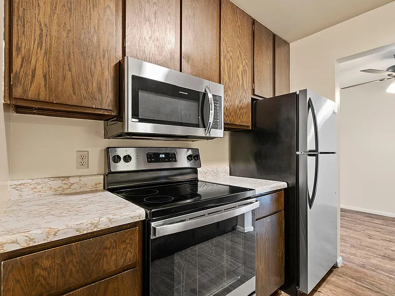 Cedarwood West Apartments | 2-Bedroom Apartments — Photo 3