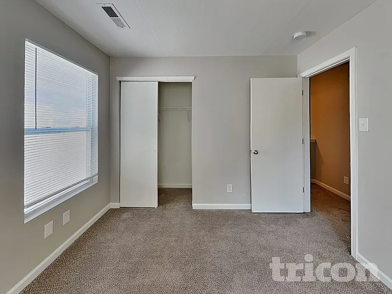 7242 Fox Point Dr — Photo 9