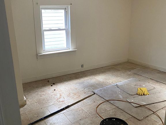 2nd image of 422 Ward St
