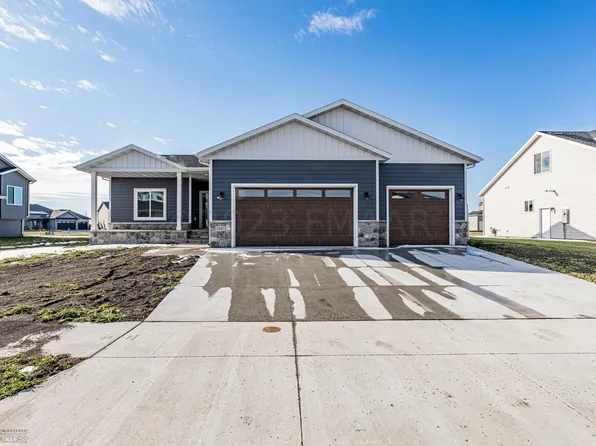 7481 Claire Dr S, Fargo, ND 58104