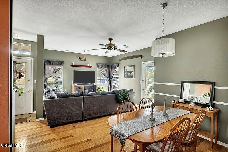 3rd image of 813 Ridge Circle