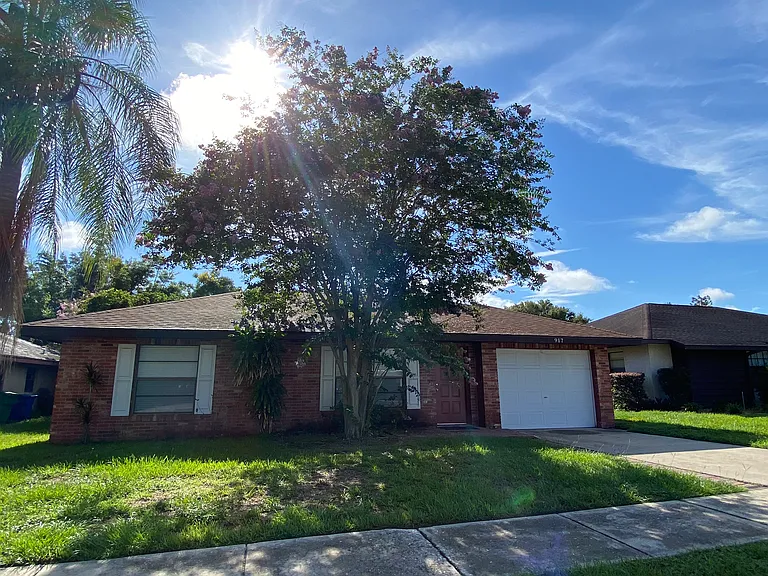 917 Sunshine Way SW — Photo 1
