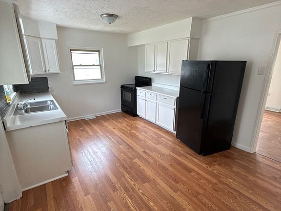 2nd image of 1249 Evergreen Rd