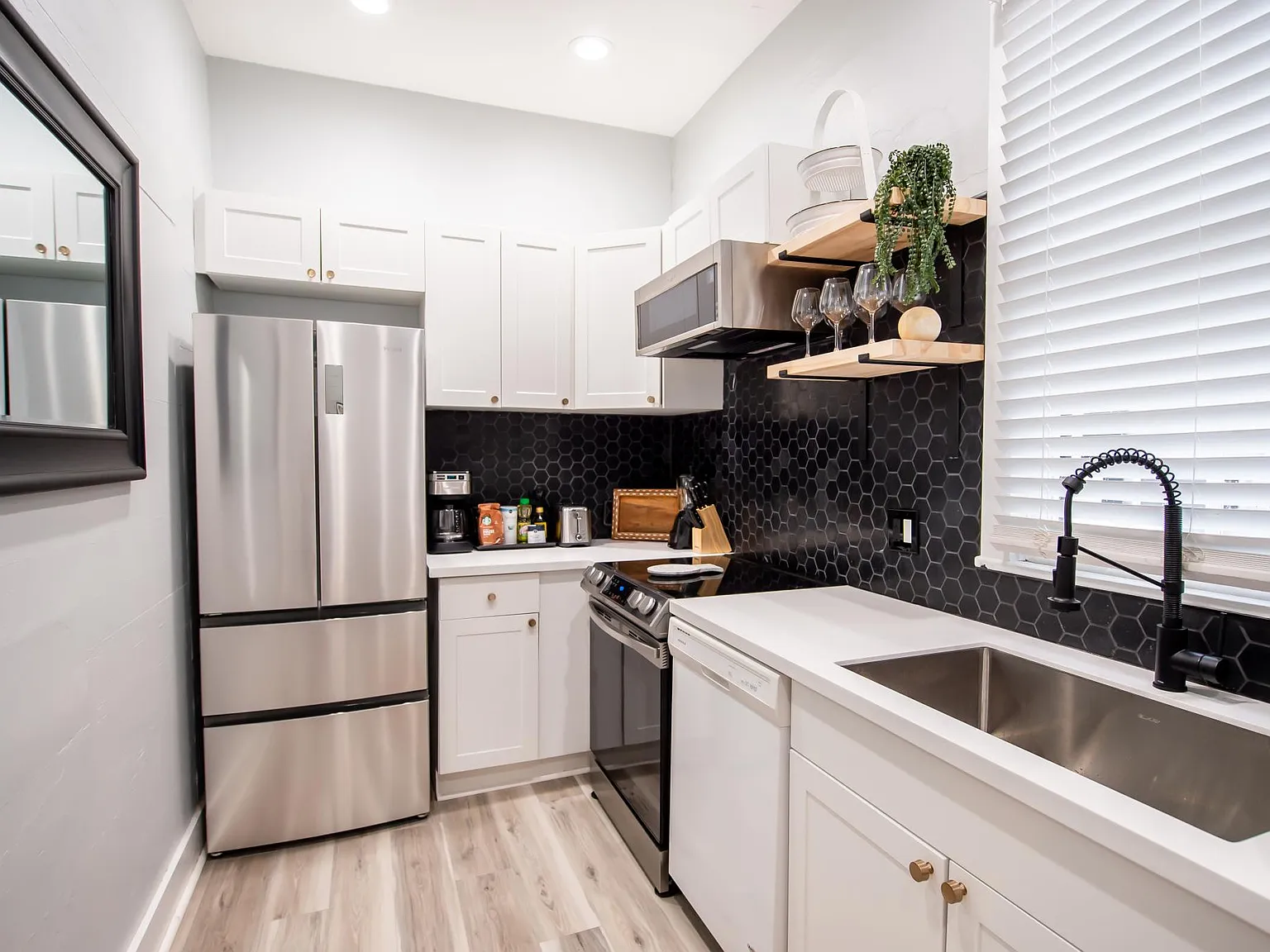 1 bed, 700 sqft, $3,250 — Photo 1